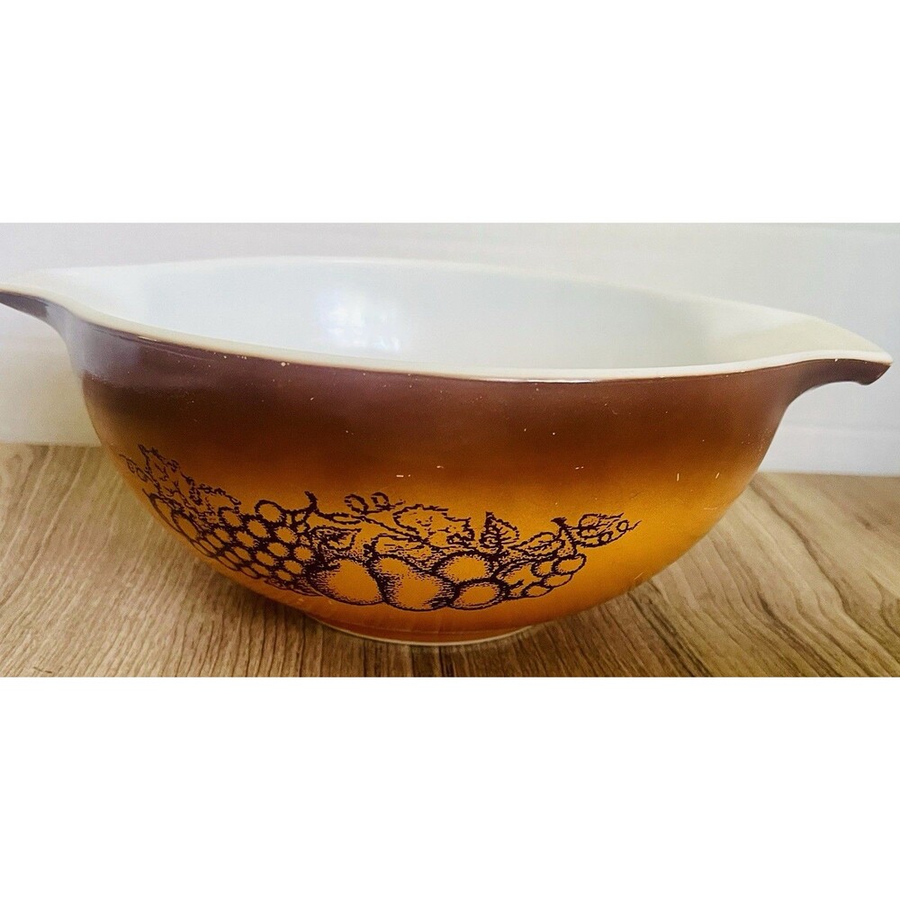 PYREX Vintage OLD ORCHARD 443  CINDERELLA NESTING MIXING BOWL 2.5 QUART